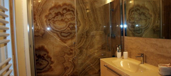 Bagno in Onice e Travertino